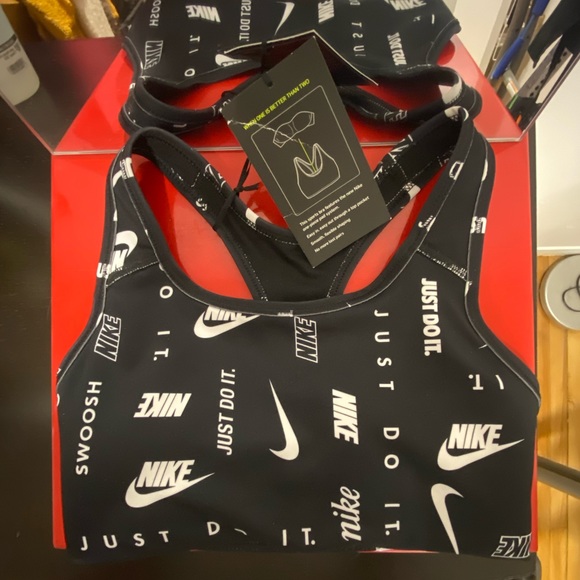 SOLD. Nike workout top NEW W/TAG - Picture 2 of 5